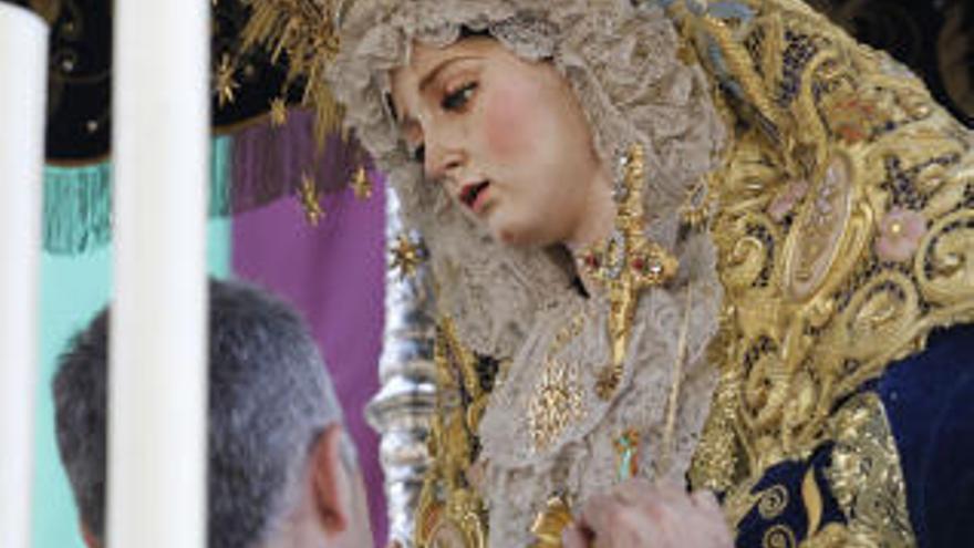 Condecoración de la Virgen del Amor