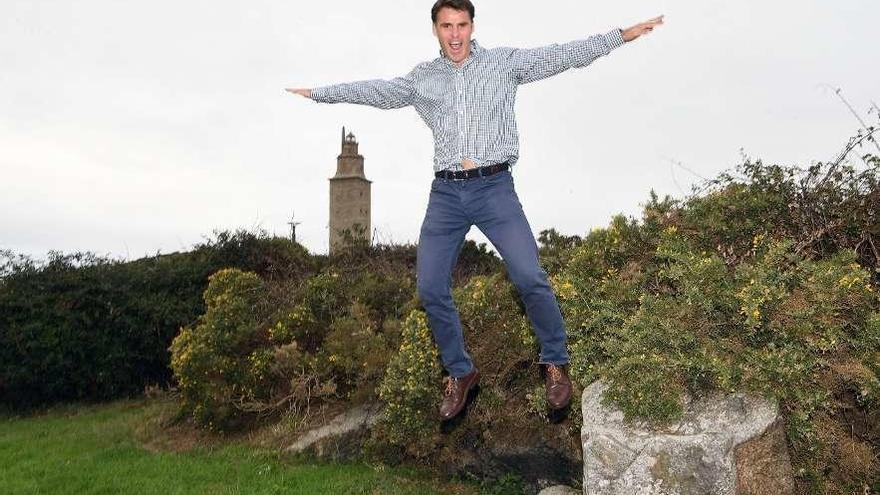 José Miguel Barrachina, con la Torre de Hércules de fondo.