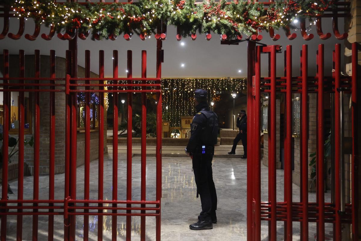 Un hombre se atrinchera armado en su vivienda en el barrio de Benimaclet