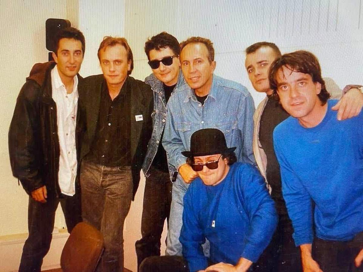 Jesús Ordovás, en el centro, con Siniestro Total a finales de los 80 o principios de los 90.