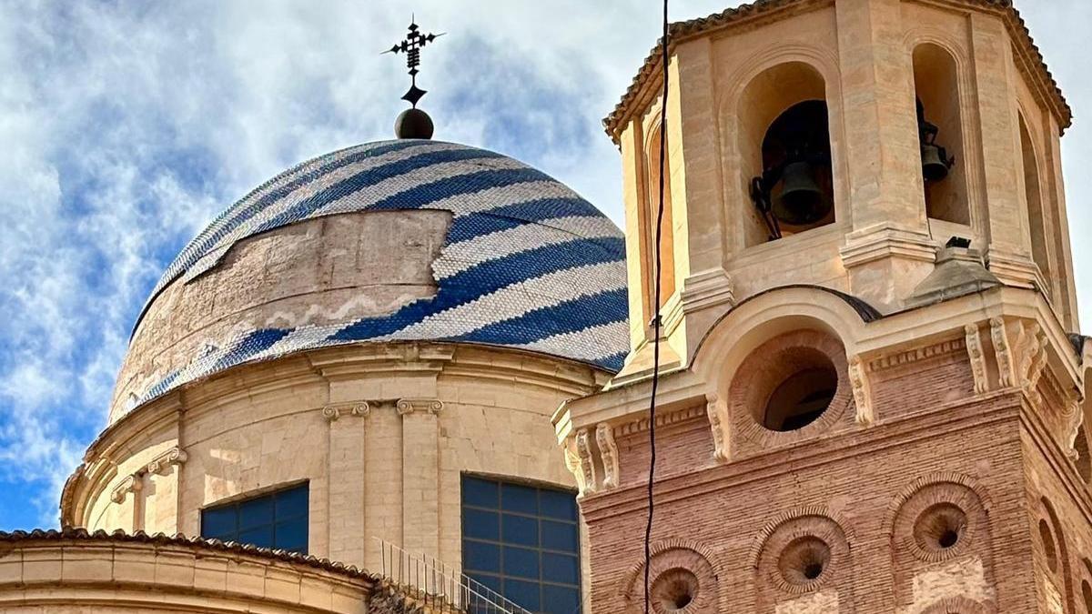 Estado en el que ha quedado la cúpula de la Basílica de la Purísima de Yecla por el viento.