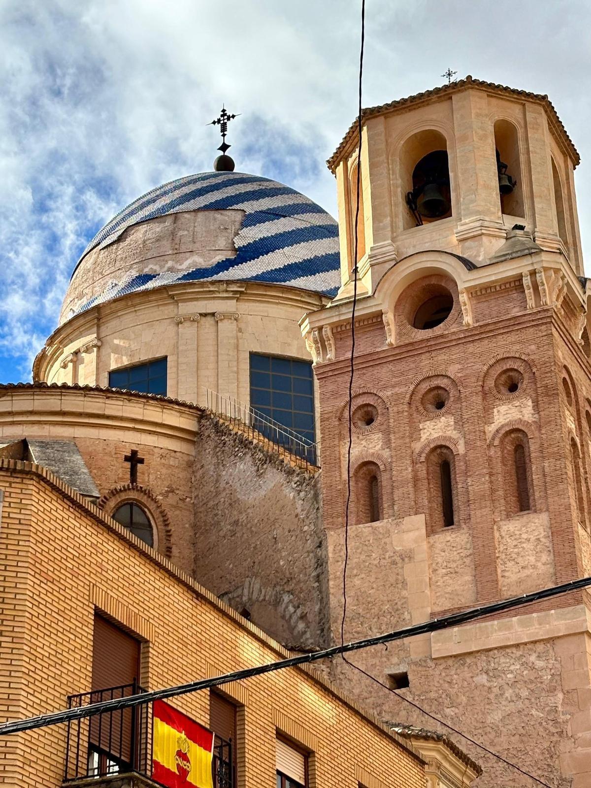 Estado en el que ha quedado la cúpula de la Basílica de la Purísima de Yecla por el viento.