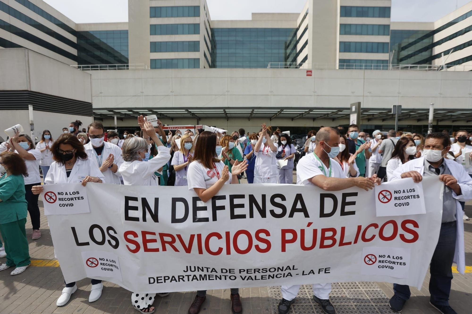 Personal sanitario protesta ante la falta de "transparencia" en la bolsa de Sanitat