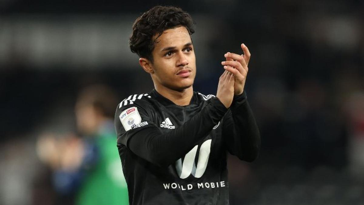 Fabio Carvalho con la camiseta del Fulham (2022)