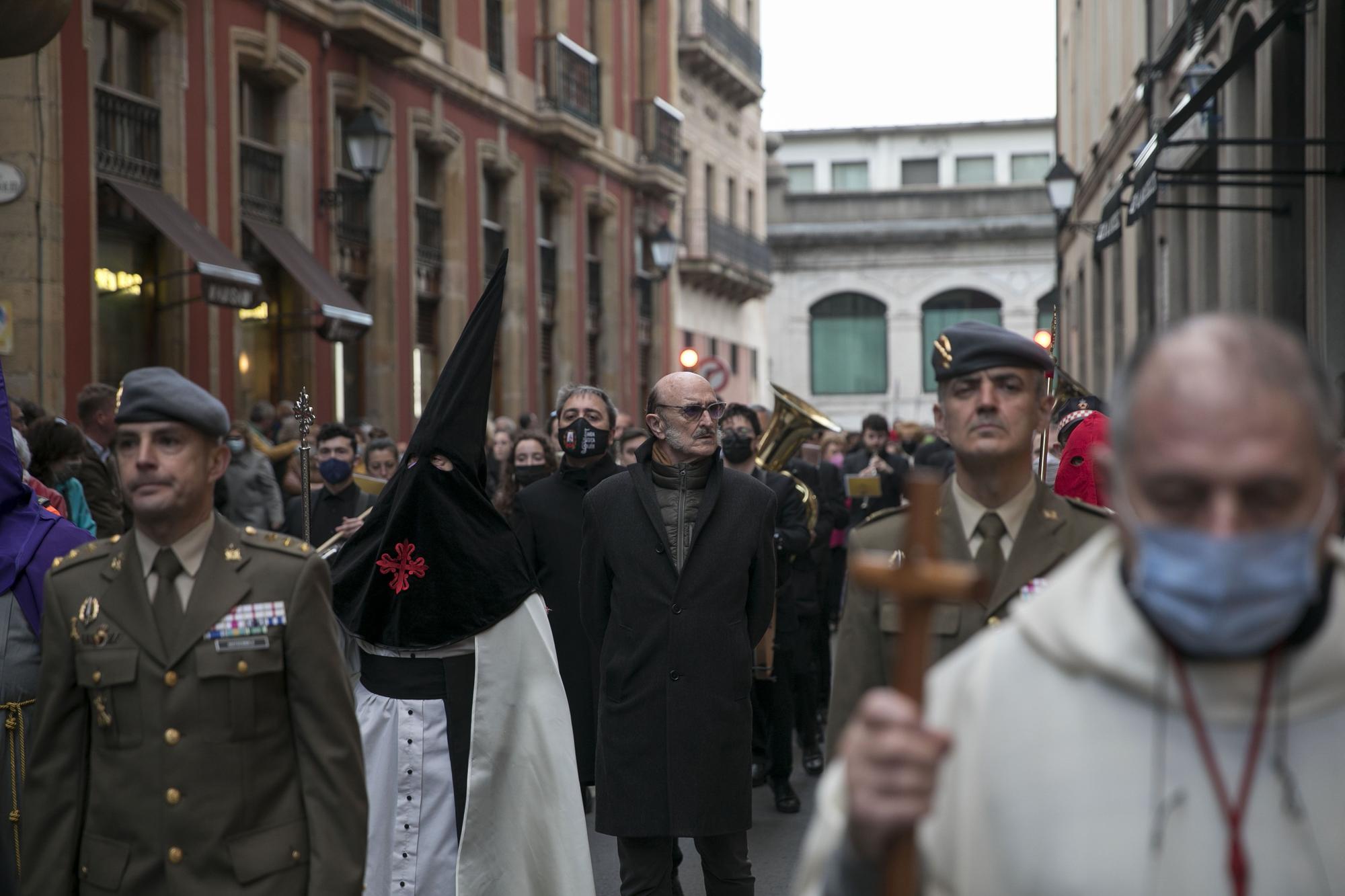 EN IMÁGENES: Gijón arropa al Cristo de los Mártires en su regreso a las calles