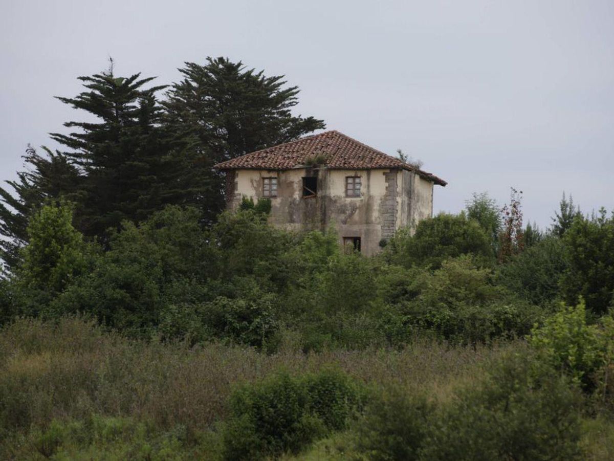El Roces rural reclama más limpieza y "salir del abandono"