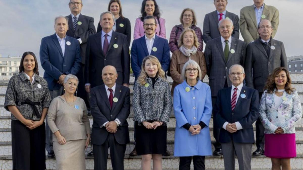 En la primera imagen, la candidatura de Mercedes Hurtado, en el centro. En la segunda, el equipo de Ana Arbáizar. | LEVANTE-EMV