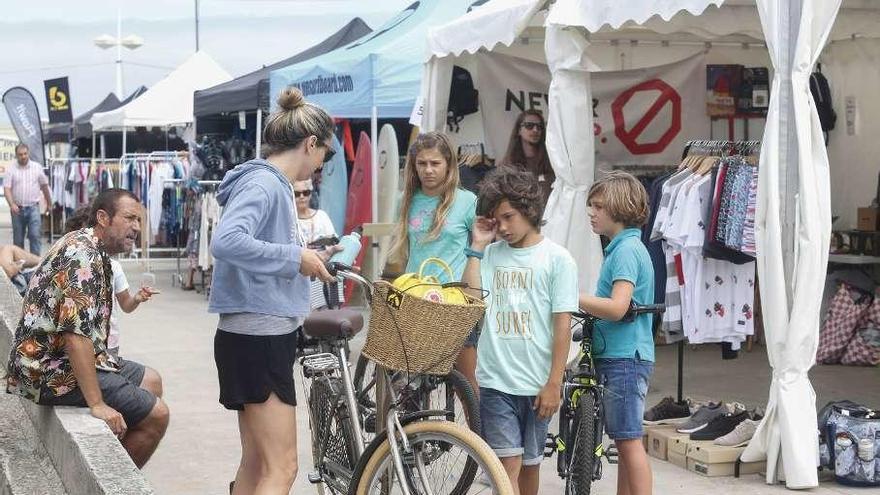 Las pruebas de surf protagonizan la primera jornada del festival de Salinas