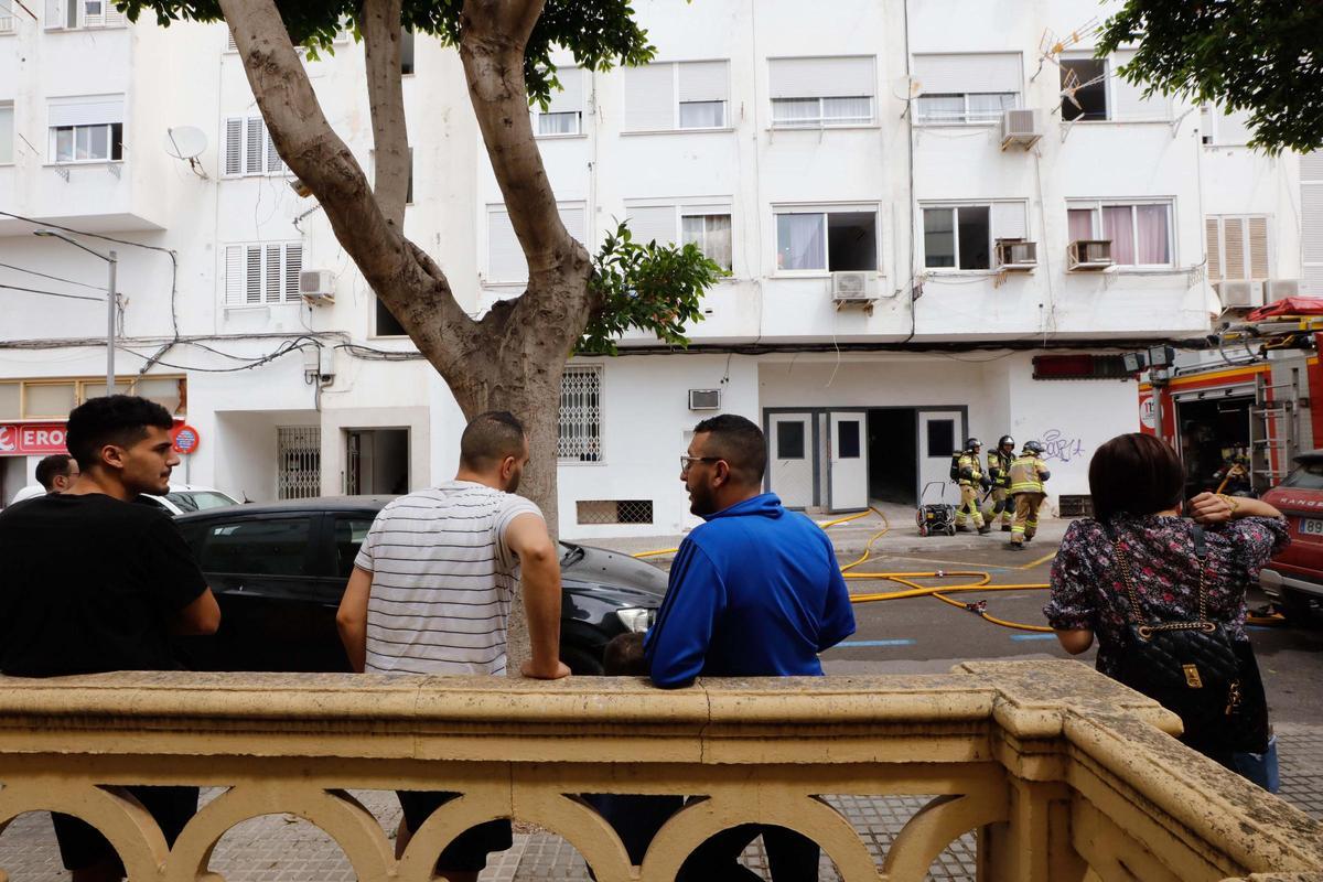 Galería de imágenes del incendio en los bajos del antiguo cine Cartago de Ibiza