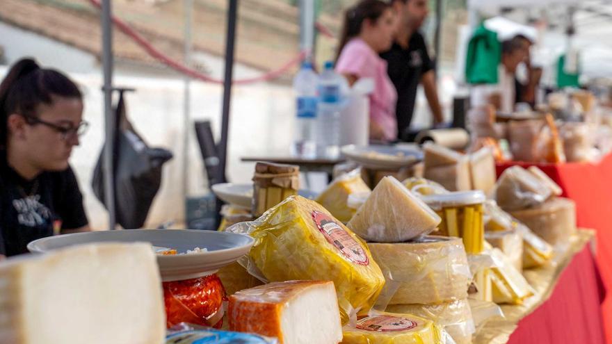 El Mercado de Quesos de Málaga reúne en Coín a doce queserías con más de 50 variedades