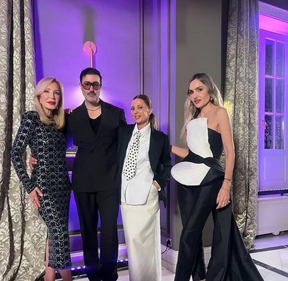 Carmen Lomana, a la izquierda, junto a Andrew Pocrid