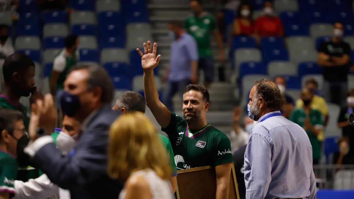 Carlos Cabezas juega su último partido con el Unicaja en el Carpena