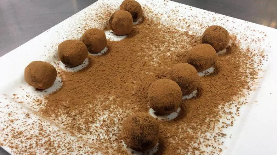 Recetas veganas: trufas de dátiles y cacao