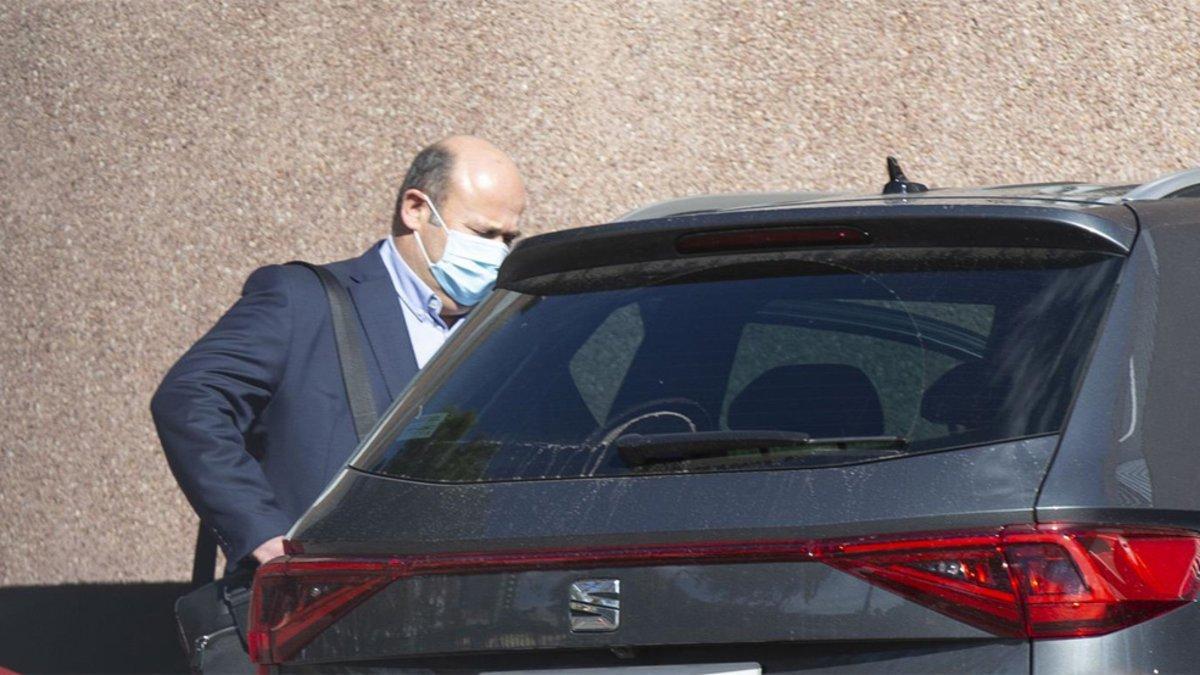 Òscar Grau, CEO del FC Barcelona, llegando a las oficinas del club