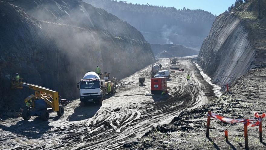 Estado de las obras de la A-57 en el tramo de A Ermida.   | // R. VÁZQUEZ