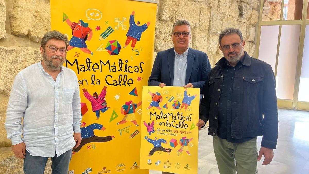 Manuel Torrejimeno, Joaquín Compaña y Gabriel Moya en la presentación de Matemáticas en la calle