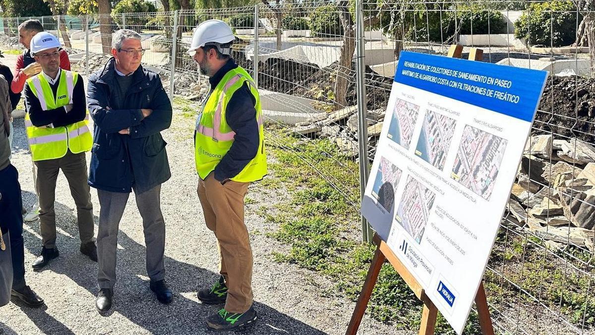 Francisco Salado, en una imagen de archivo, durante la puesta en marcha de unas obras de mejora en varios colectores.