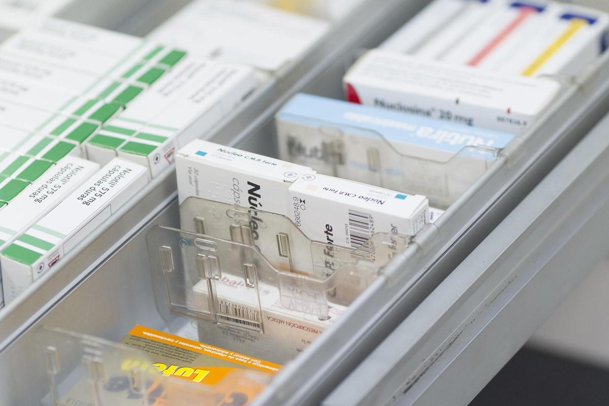 Medicamentos en una farmacia, en imagen de archivo.