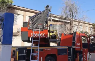 Arde la cubierta del colegio Concepción Arenal de Córdoba