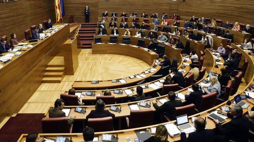 Les Corts ignoran a los taurinos y habrá moratoria para el segundo médico