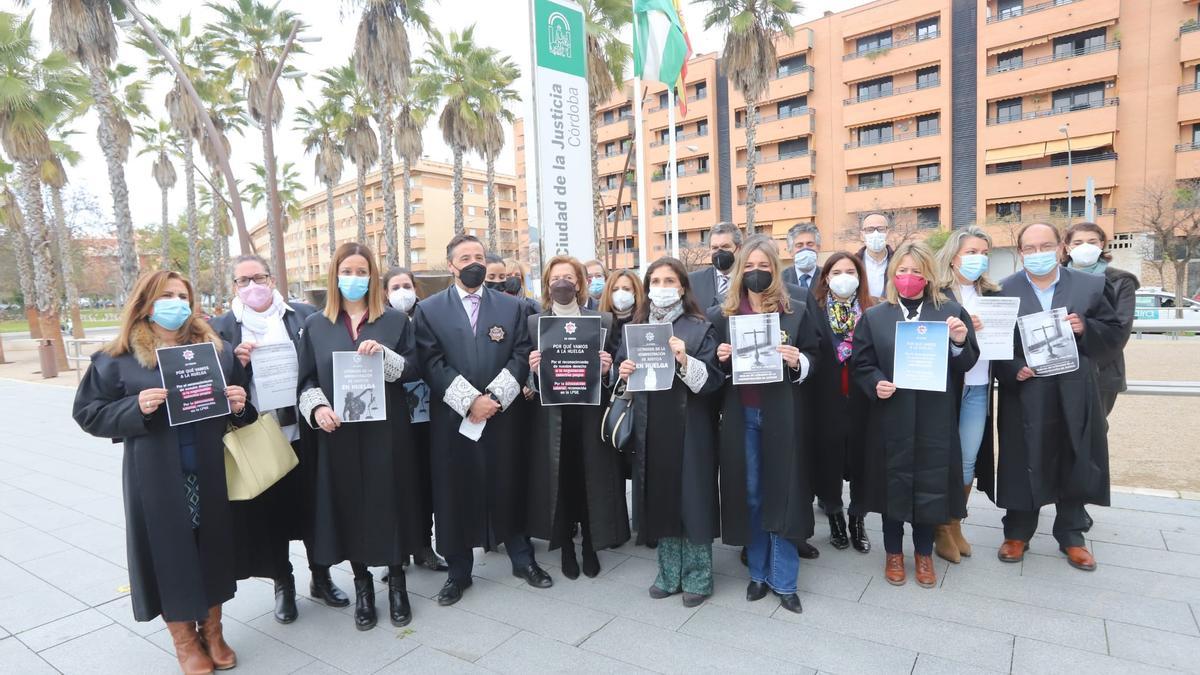 Concentración de letrados de la Administración de Justicia este miércoles en Córdoba.