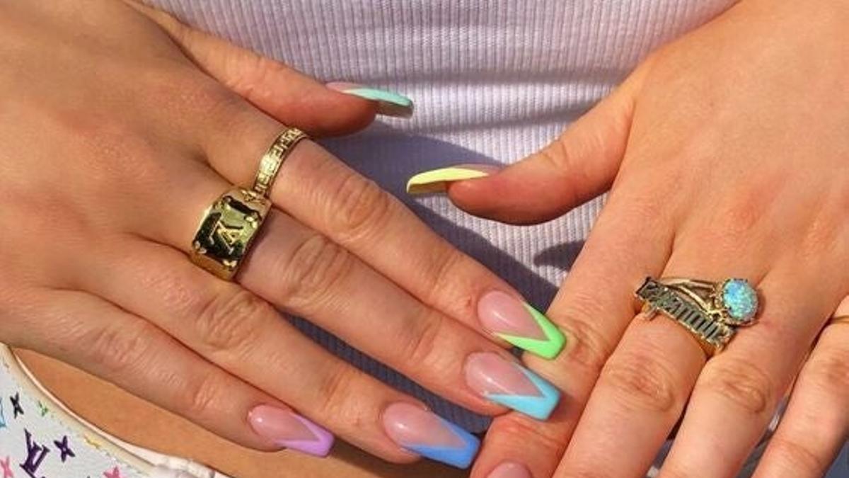 Las uñas en colores vivos para el verano o la manicura con la que siempre aciertas