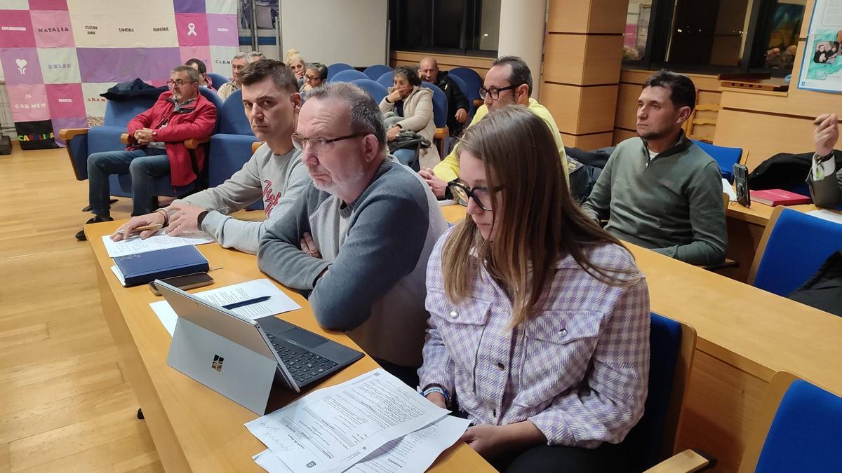 Los concejales del PP, antes de salir de la sesión.