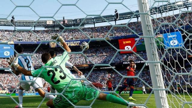 Ferran Torres anota el gol de la victòria contra l’Argentina en la final del Mundial de futbol 2026.