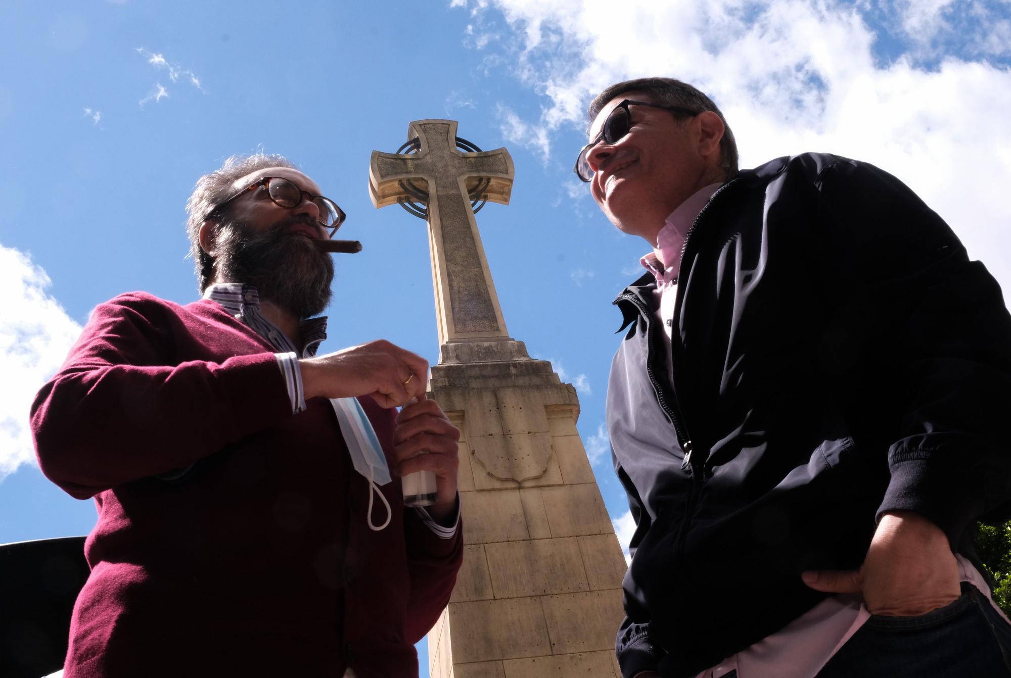 Manifestación en defensa de la cruz de Germanías en Elche