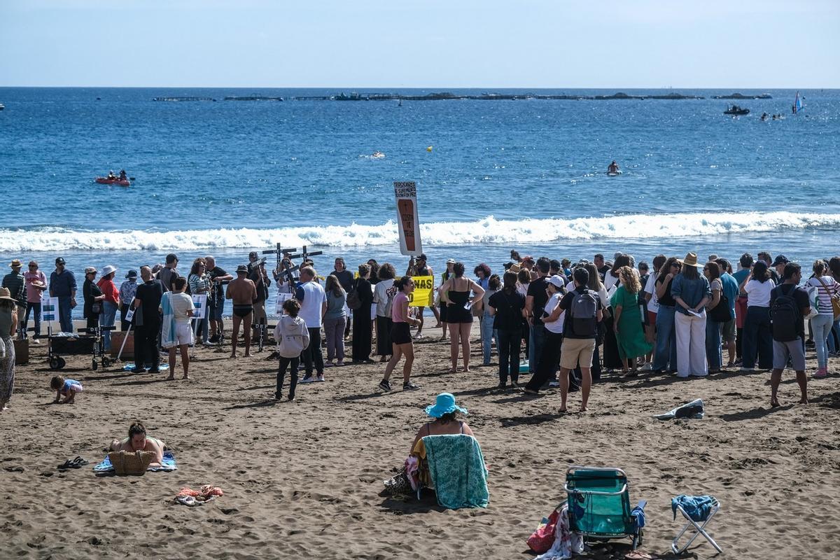 Manifestación contra las jaulas marinas en Salinetas