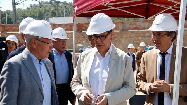 El president, Salvador Illa, en la visita als terrenys on serà el centre de dades.