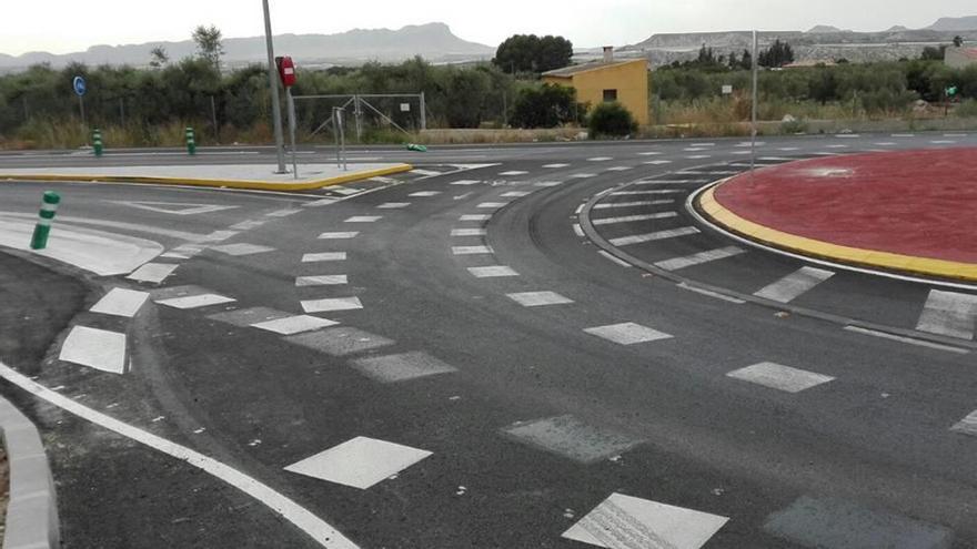 El carril bici y el de los coches es el mismo.