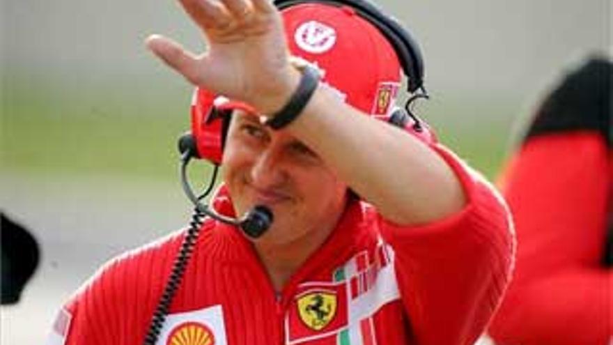 Michael Schumacher sigue dominando y marca el mejor tiempo en Montmeló