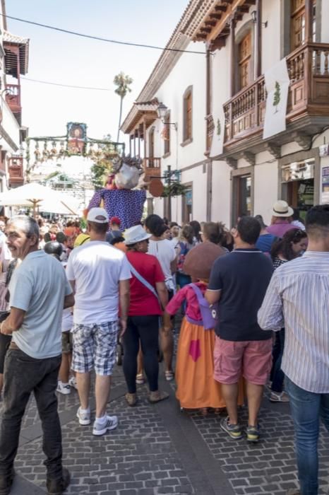 Fiestas del Pino en Teror: Subida de la Bandera en la Basílica