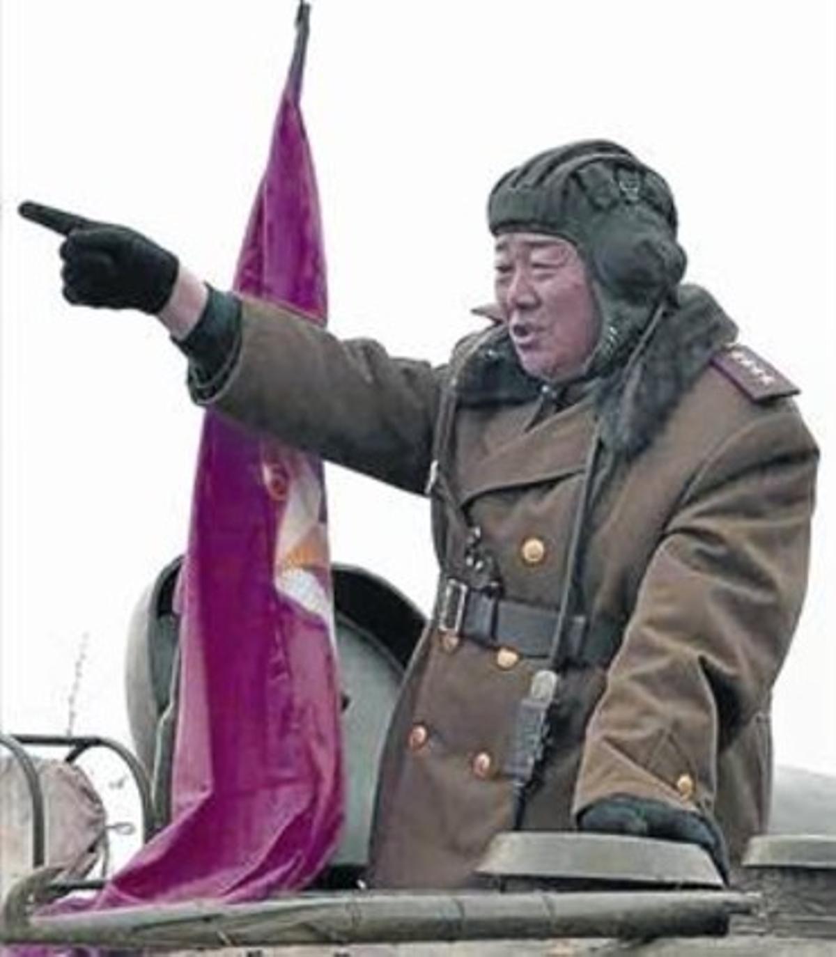 El ministre nord-coreà de Hyon Yong Chol, fulminat pel president, en una imatge d’arxiu del gener. El ministre nord-coreà de Hyon Yong Chol, fulminat pel president, en una imatge d’arxiu del gener.