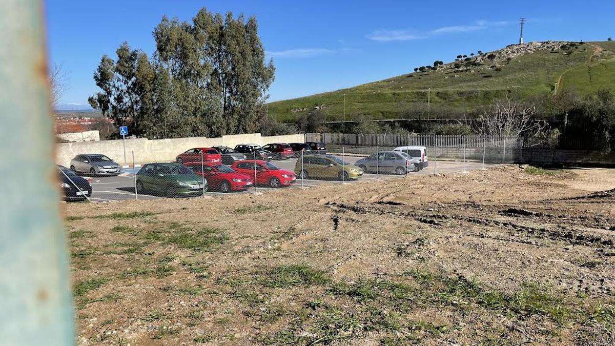 El parking de El Madruelo ya con el edificio completamente desaparecido en el terreno colindante.