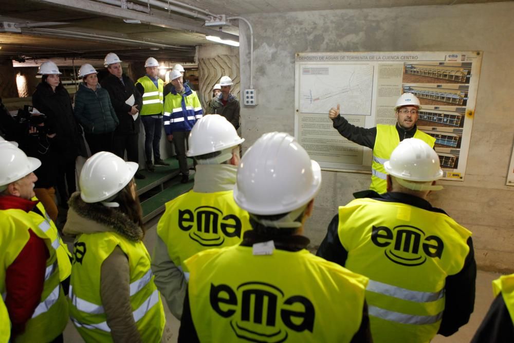 Visita de la alcaldesa al pozo de tormentas de la EMA en Poniente