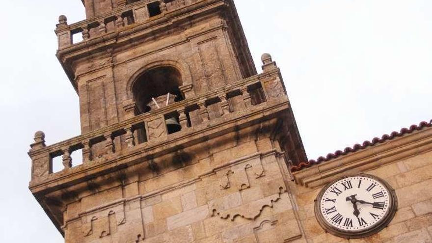 Campanario de la excolegiata de Cangas. // Santos Álvarez