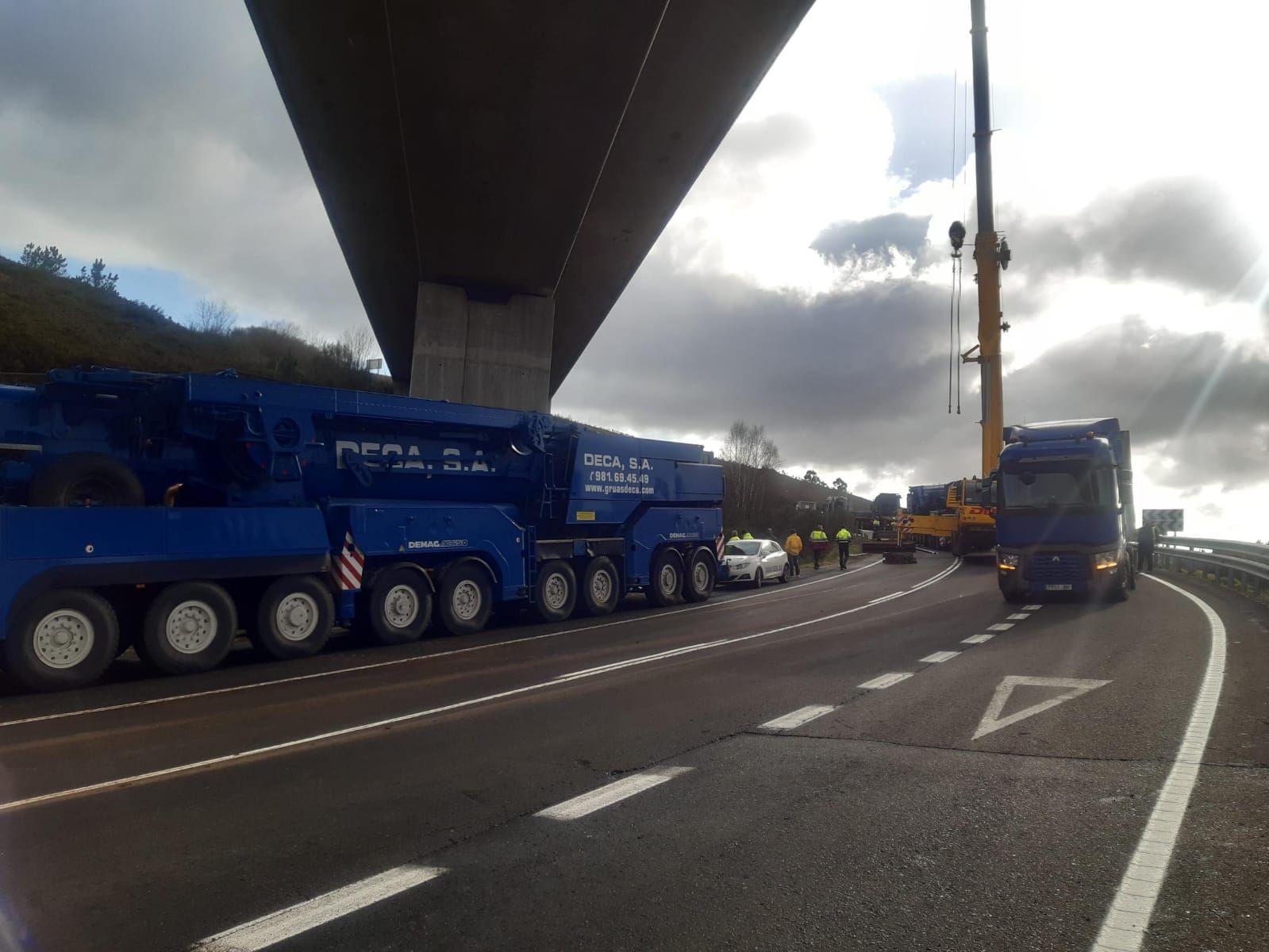 Retiran de la vía el tren descarrilado en Lalín