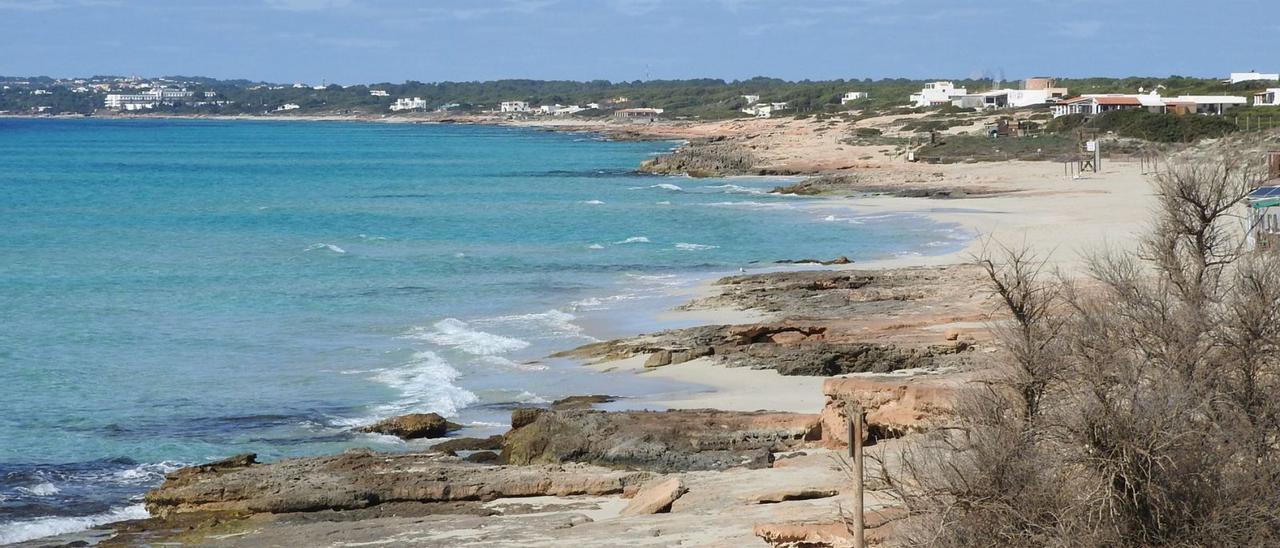 Un tramo de la zona marítimo terrestre de uso y dominio público en la playa de Migjorn.