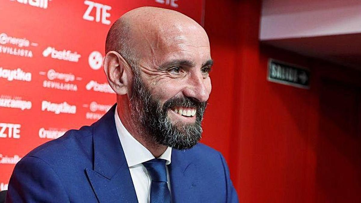 Monchi busca refuerzos