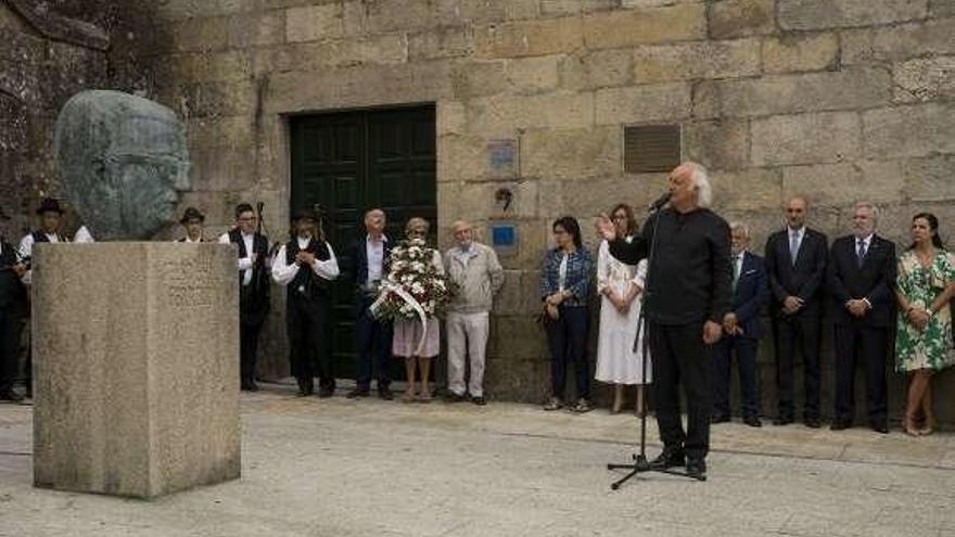 El Parlamento, sorprendido por el Premio Curros Enríquez en &quot;un momento de descrédito político&quot;