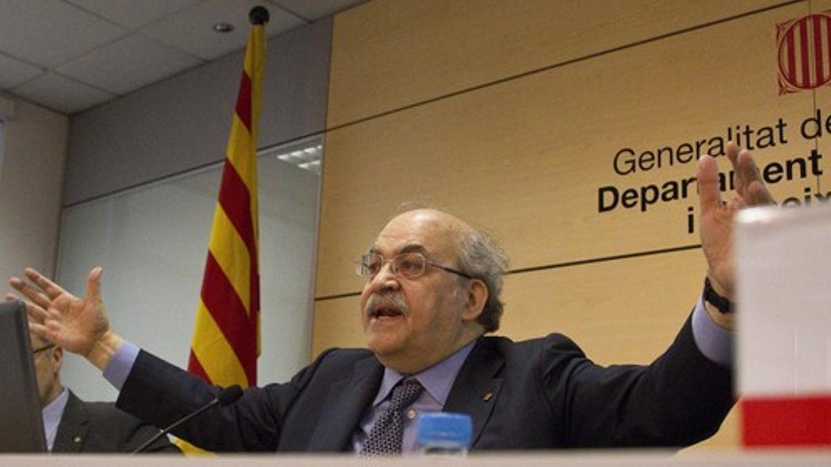 El 'conseller' d'Economia, Andreu Mas-Colelle, ayer, en la presentación de los balances fiscales de la Generalitat.