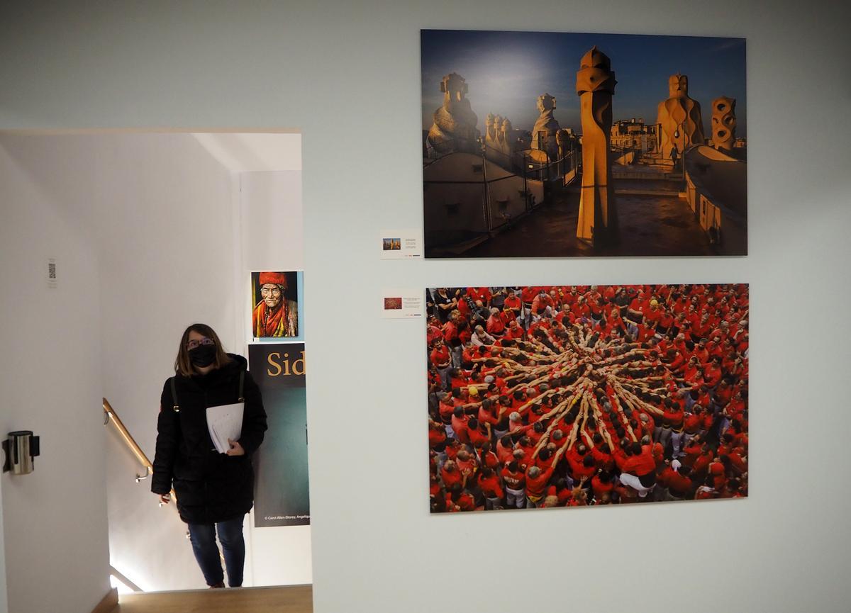 Las dos fotografías tomadas en Barcelona que se incluyen en la muestra de Steve McCurry en la ciudad.