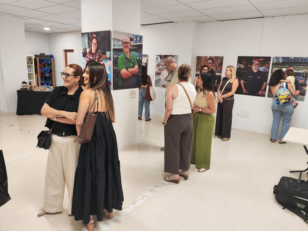 Instante durante la presentación de la exposición.
