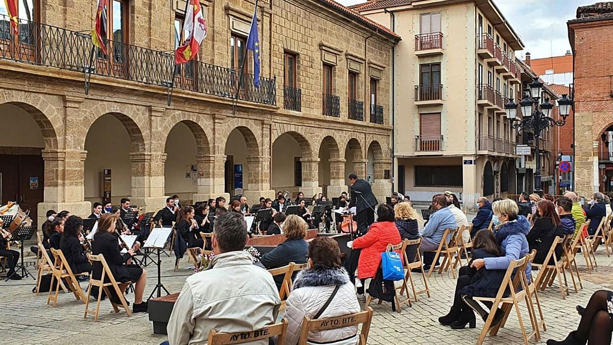 La Banda de Música Maestro Lupi vuelve a la plaza Mayor