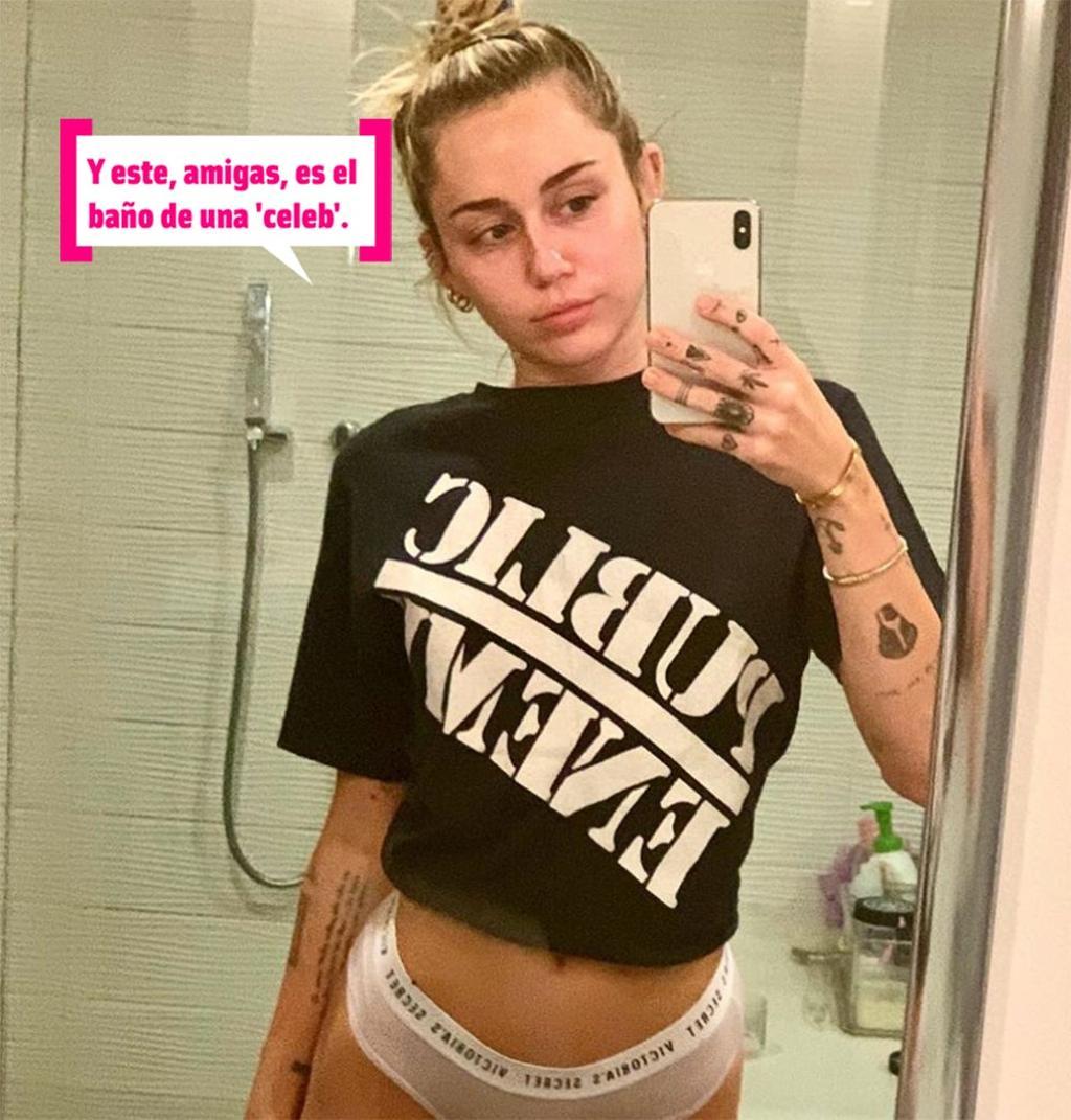 Miley Cyrus en el baño de su casa