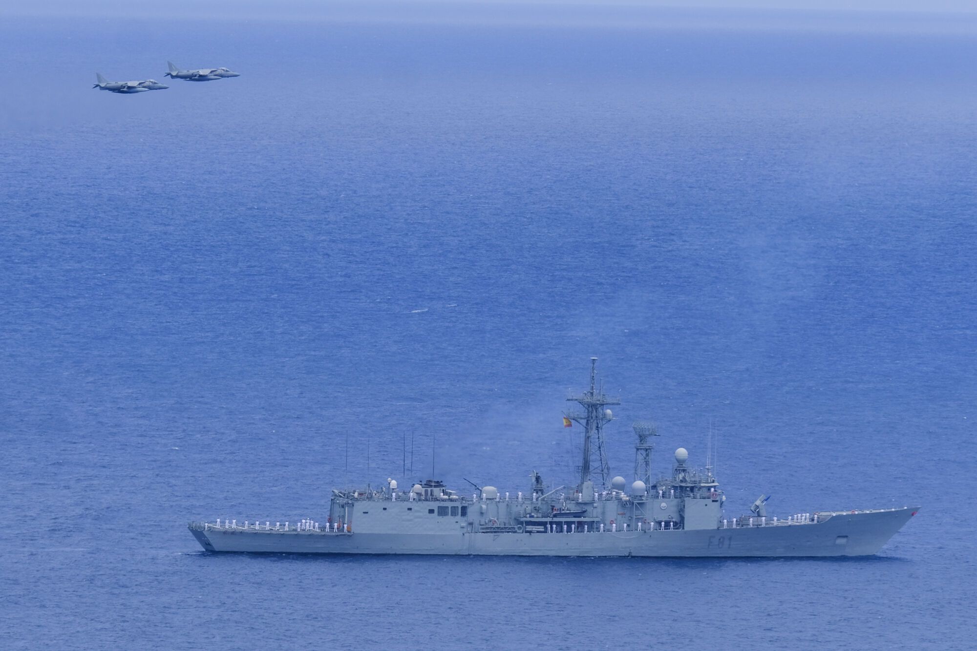 Los actos por el Día de las Fuerzas Armadas en Las Palmas de Gran Canaria, en imágenes