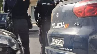 Tres detenidos tras ser pillados 'in fraganti' robando las ruedas de un coche en Ciudad Jardín