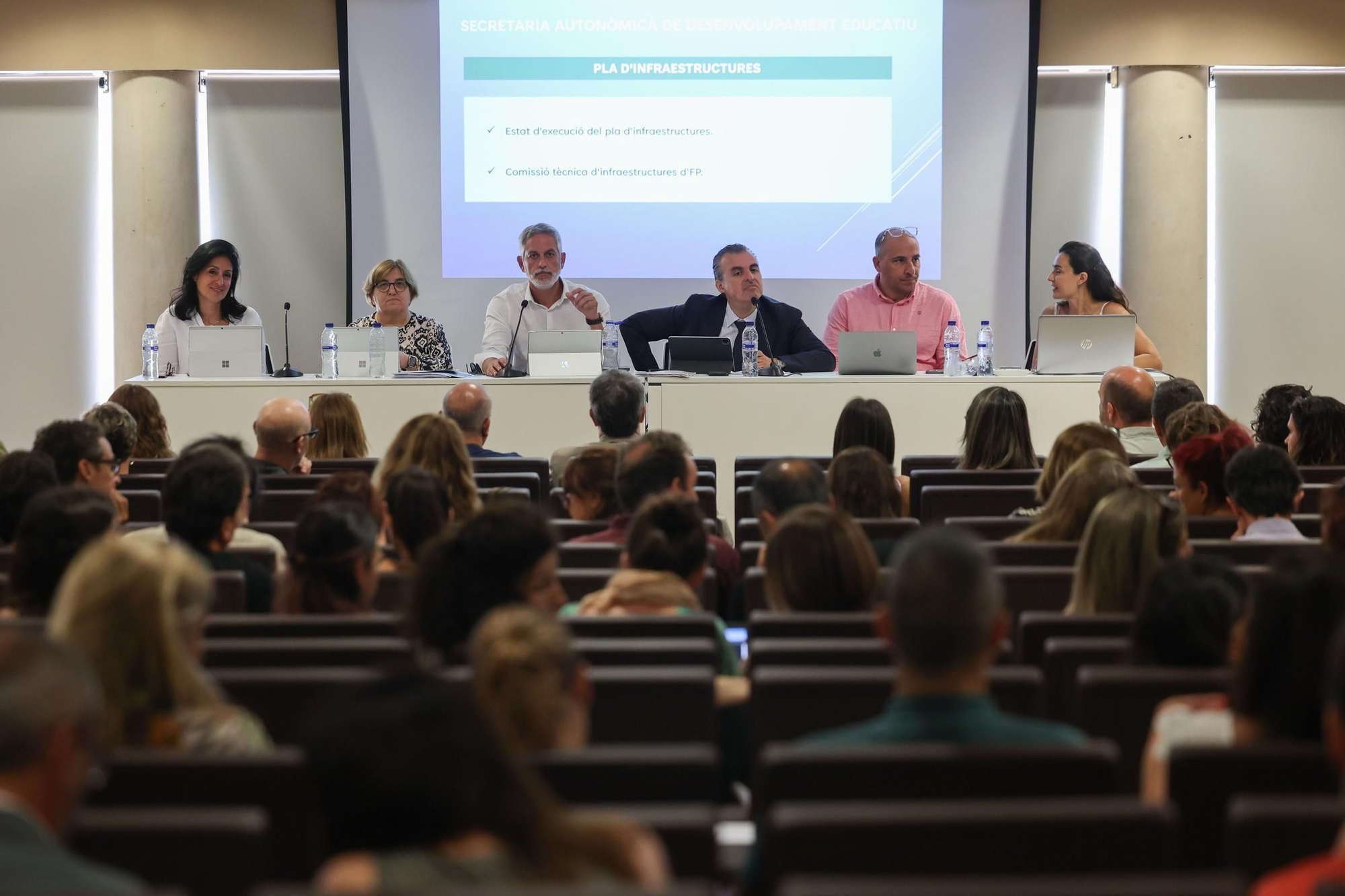 Galería: Imágenes de la reunión del conseller de Educación con los directores de los centros de Ibiza y Formentera